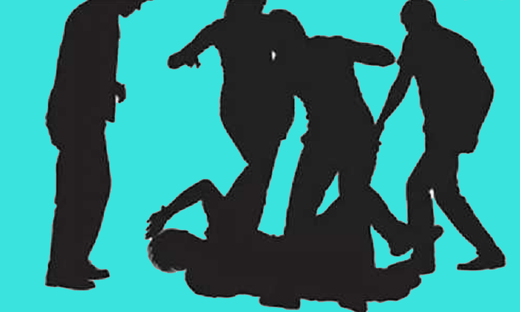 పాక్కు అనుకూల నినాదాలు.. చితక్కొట్టిన గ్రామస్థులు