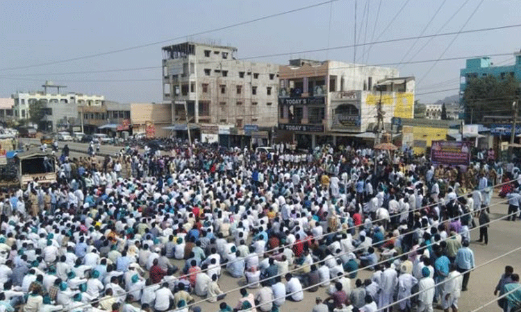 రైతుల ధర్నా.. ఆర్మూర్లో ఉద్రిక్తత