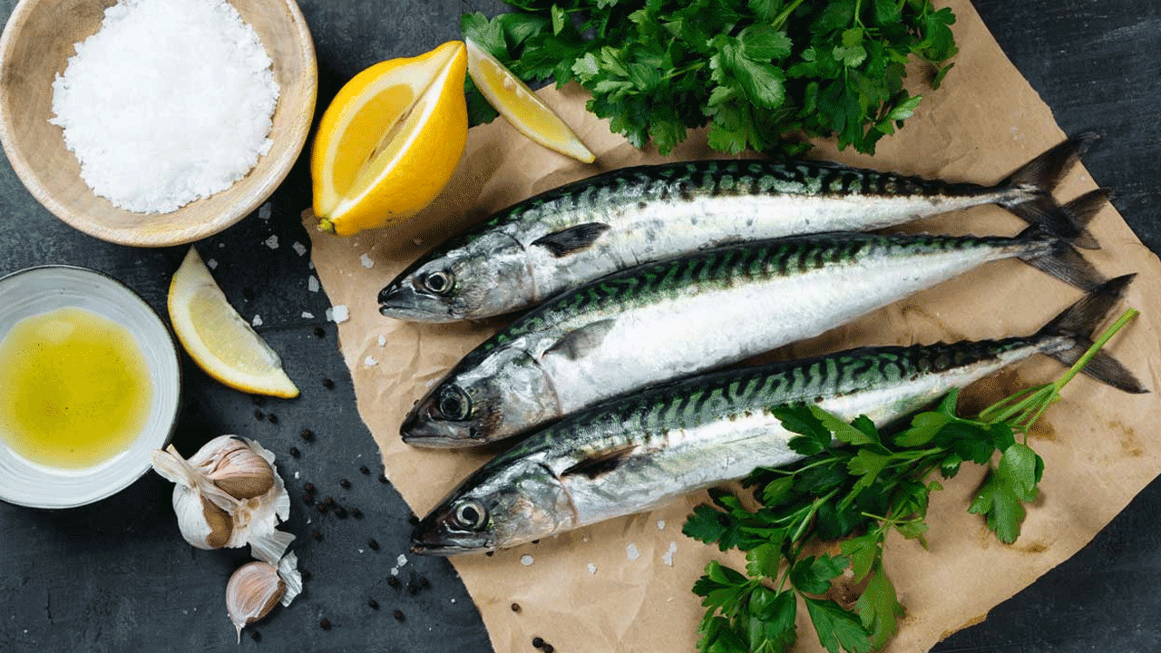 ఫ్యాటీ ఫిష్‌ - ఫ్యాటీ ఫిష్‌లో విటమిన్ డి, ఒమేగా 3 పుష్కలంగా ఉంటాయి. ఇది నిద్రను మెరుగుపరచడంలో సహాయపడుతుందని అధ్యయనాలు చెబుతున్నాయి.