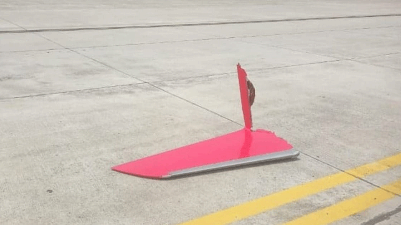 ఈ సంఘటనకు సంబంధించి విచారణకు ఆదేశించారు అధికారులు. ప్రమాద సమయంలో ఇండిగో విమానం ఎడమవైపు ఉన్న రెక్క  విరిగిపోయింది. అలాగే ఎయిర్ ఇండియా ఎక్స్ ప్రెస్ కుడివైపు ఉన్న రెక్క ఒంగిపోయింది. ఈ సంఘటన నేపథ్యంలో కోల్‌కతా, దర్భంగా మధ్య ఇండిగో ఫ్లైట్ 6E 6152 ఆలస్యం అయింది.