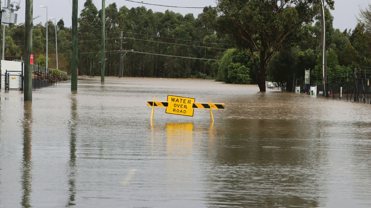 వరదలను వీలైనంత ముందుగా గుర్తిస్తే నష్టాన్ని తగ్గించుకోవచ్చని తెలిసిందే. ముందుగా అప్రమత్తమైతే ప్రాణ నష్టాన్ని నివారించవచ్చు. అందుకే వారం ముందే వరదలను గుర్తించే ఏఐ టెక్నాలజీని అందుబాటులోకి తీసుకొచ్చింది గూగుల్‌