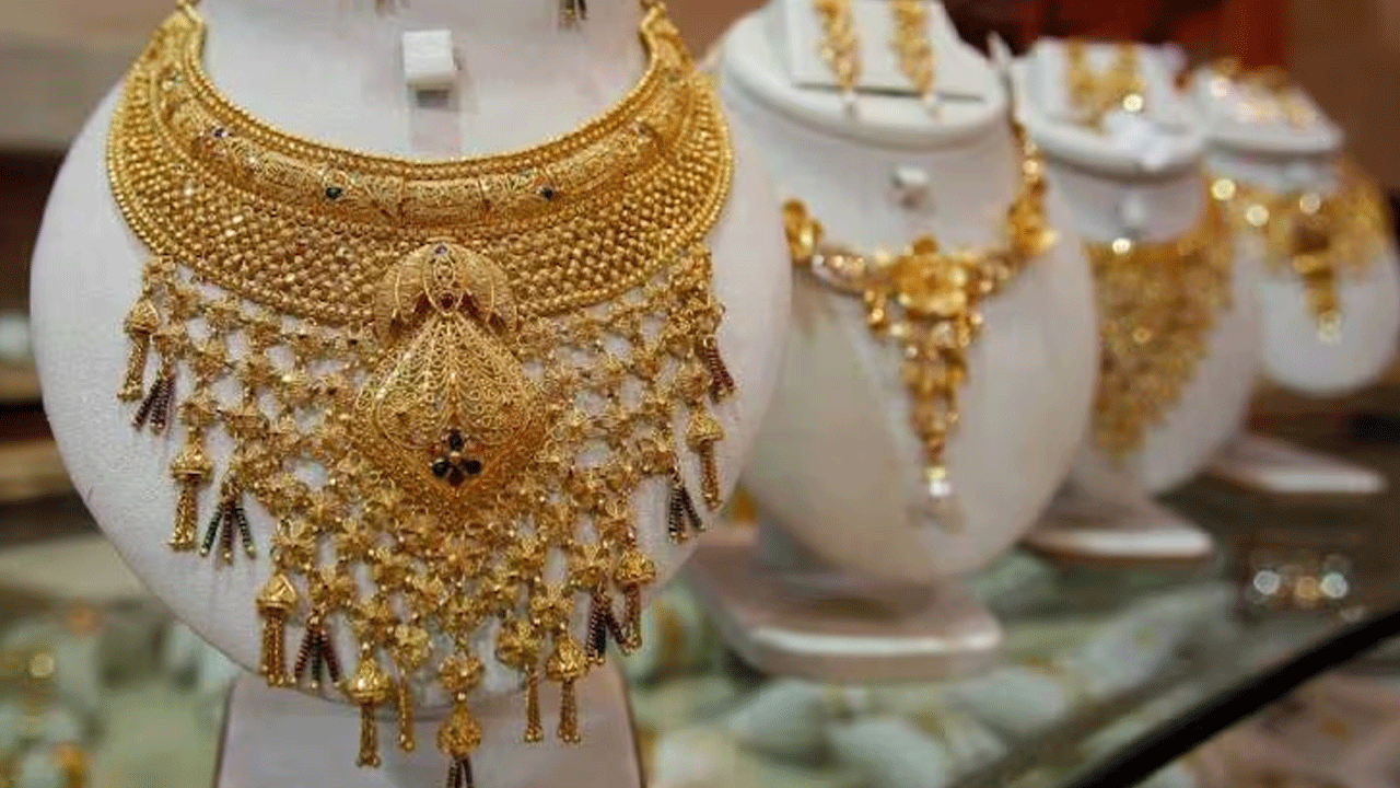 Gold: కలలో బంగారం కనిపించిందా.? దాని అర్థం ఏంటంటే..