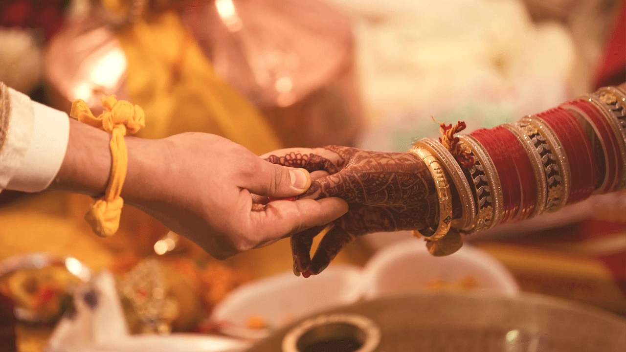 Marriage Loan: పెళ్లి ఖర్చులకు రుణం కావాలా.? మార్గాలు ఇవే..