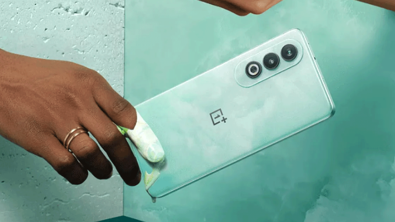 వన్ప్లస్ నార్డ్ సీఈ4 స్మార్ట్ ఫోనన్లో క్వాల్ కామ్ స్నాప్ డ్రాగన్ 7 జెన్ 3 ప్రాసెసర్ను అందించనున్నారు. ఈ ఫోన్ ధరకు సంబంధించి ఎలాంటి అధికారిక ప్రకటన చేయకపోయినప్పటికీ ప్రారంభ వేరియంట్ రూ. 25వేలలో ఉండొచ్చని అంచనా వేస్తున్నారు.