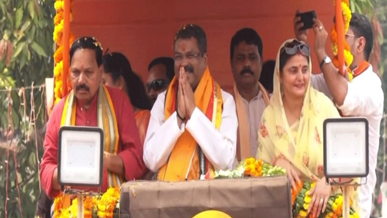 Dharmendra Pradhan: ప్రచారంలో దూసుకుపోతున్న కేంద్ర మంత్రి.. ధర్మేంద్ర ప్రధాన్‌