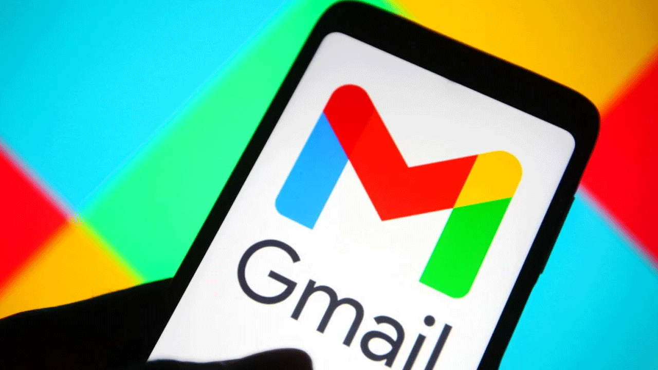 మెయిల్స్‌ను షెడ్యూల్‌ చేసుకునే అవకాశం కూడా ఉంటుంది. ఈ ఫీచర్‌ సహాయంతో మీరు పంపాలనుకున్న మెసేజ్‌ను అనుకున్న సమయానికి షెడ్యూల్‌ను చేసుకోవచ్చు. ఇందుకోసం షెడ్యూల్ ఆప్షన్‌కు వెళ్లి డేట్, టైమ్‌ను సెట్ చేసుకోవాలి.