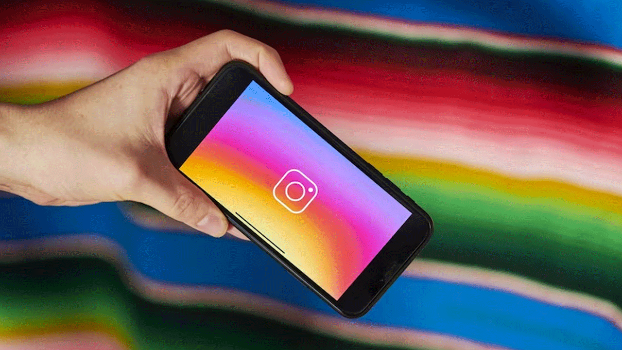 కాగా ఇటీవల ఇన్‌స్టాగ్రామ్‌లో అసభ్యకరమైన కంటెంట్‌ పెరుగుతోందని, యువత ఎక్కువ ఇలాంటి కంటెంట్‌కు అట్రాక్ట్ అవుతున్నారని యునైటెడ్ స్టేట్స్, యూరప్‌లో ప్రజల నుంచి విమర్శలు వచ్చాయి. ఈ నేపథ్యంలో ఇలాంటి కంటెంట్‌కు అడ్డుకట్ట వేసేందుకు ఇన్‌స్టా నడుము బిగించింది. 