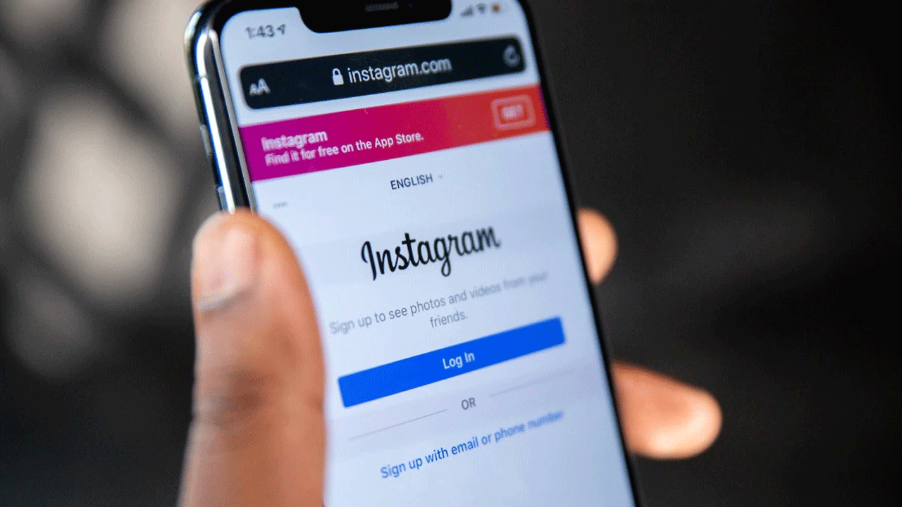 ముఖ్యంగా టీనేజ్‌లో ఉన్న వారికి నగ్నత్వానికి సంబంధించిన ఫొటోలు, వీడియోలు, అసభ్యకరమైన, హానికరమైన కంటెంట్‌ను కనిపించకుండా చేయడానికి మెషీన్ లెర్నింగ్‌‌‌ను కంపెనీ ప్రస్తుతం పరీక్షిస్తోంది. 