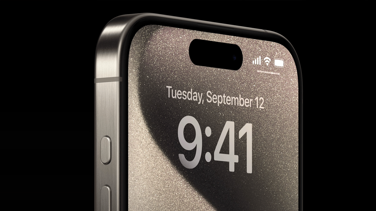 ఐఫోన్‌ 15 ప్రో సిరీస్‌లో 48 మెగాపిక్సెల్స్‌తో కూడిన రెయిర్‌ కెమెరాను అందించారు. బ్యాటరీకి పెద్ద పీట వేసిన ఈ ఫోన్‌ను ఒక్కసారి ఛార్జ్‌ చేస్తే 26 గంటలపాటు వీడియో ప్లేబ్యాక్‌ అందిస్తుంది. యూఎస్‌బీ టైప్‌సీ కేబుల్‌ను అందించారు. 