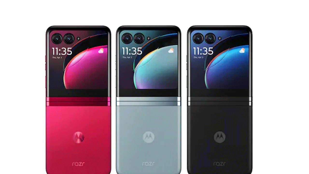 ఇక మోటో రేజర్‌ 40 స్మార్ట్ ఫోన్‌ ఫీచర్ల విషయానికొస్తే ఈ ఫోన్‌ను ఫోల్డ్‌ చేసిన తర్వాత బయట స్క్రీన్‌ 1.47 ఇంచెస్‌తో ఉంటుంది. ఇందులో క్వాల్కమ్‌ స్నాప్‌డ్రాగన్‌ 7 జెన్‌ 1 చిప్‌సెట్ ప్రాసెసర్‌ను అందించారు. ఈ ఫోన్‌ను సగా గ్రీన్‌, సమ్మర్‌ లిలాక్‌, వనిలా క్రీమ్‌ వంటి కలర్స్‌లో తీసుకొచ్చారు. 