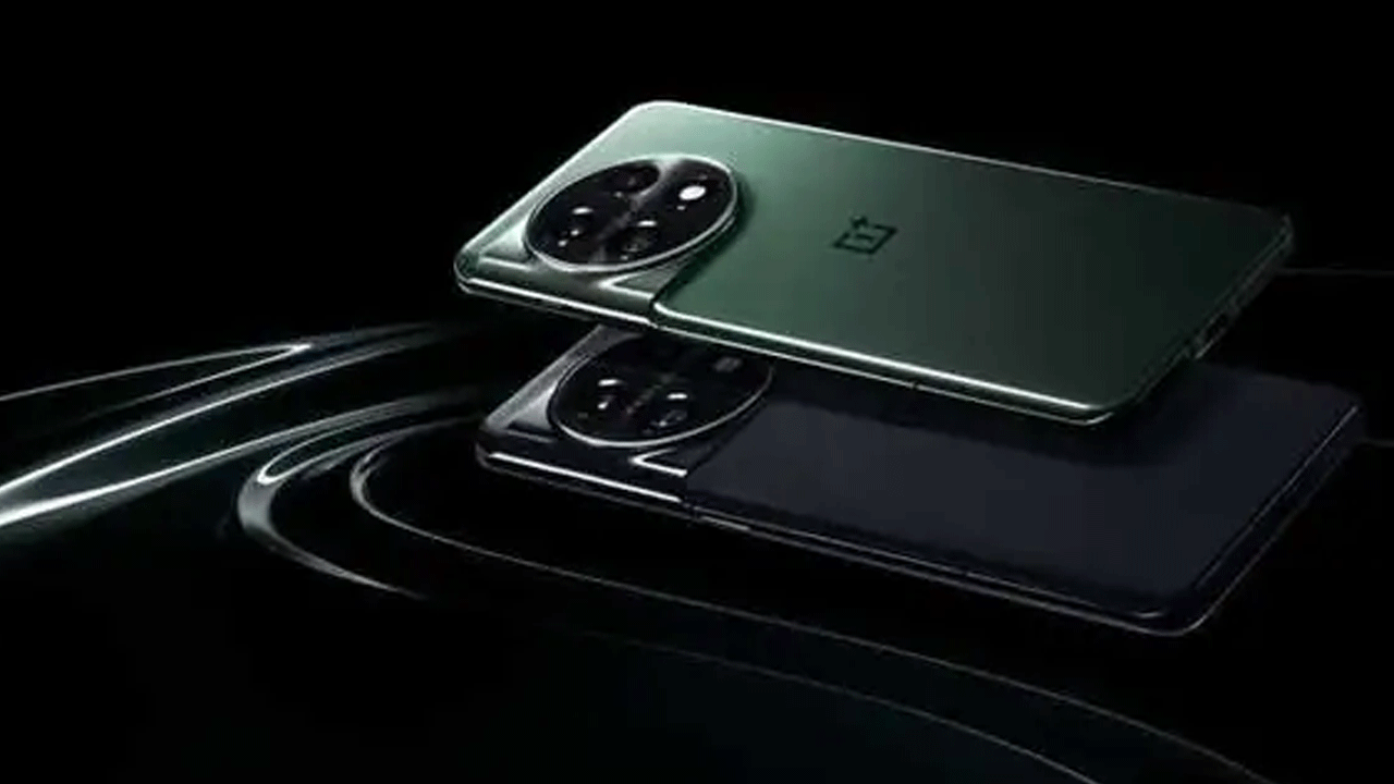 వన్‌ప్లస్ 11 5జీ స్మార్ట్ ఫోన్‌ ఫీచర్ల విషయానికొస్తే ఇందులో క్వాల్ కామ్ స్నాప్ డ్రాగన్ చిప్ సెట్ ప్రాసెసర్‌ను అందించారు. అలాగే ఈ ఫోన్‌లో సూపర్ వూక్ ఫాస్ట్ చార్జింగ్‌కు సపోర్ట్ చేసే 5000 ఎంఏహెచ్‌ బ్యాటరీని అందించారు. 6.7 ఇంచెస్‌తో కూడిన క్వాడ్‌ హెచ్‌డీ+ ఈ ఫోన్‌ సొంతం. 