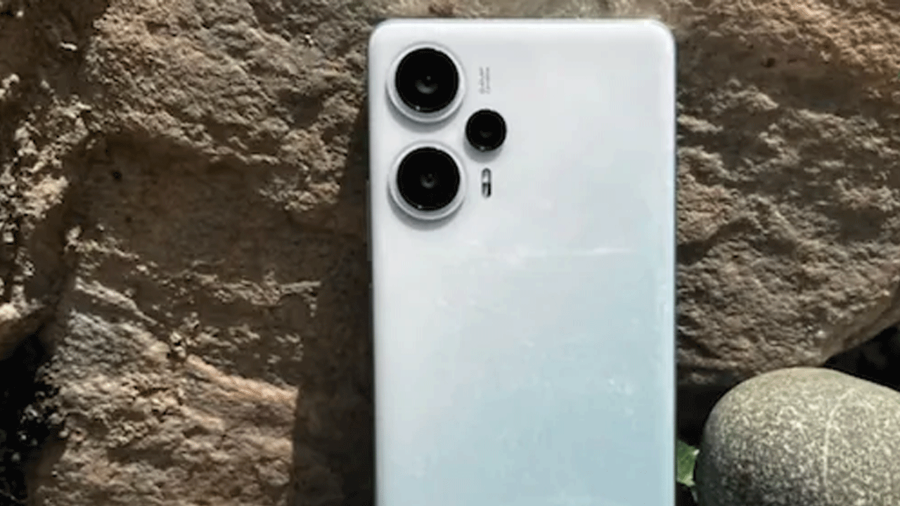 ఇక కెమెరా విషయానికొస్తే పోకో ఎఫ్‌6లో సోనీ IMX882 సెన్సర్‌తో కూడిన 50 మెగాపిక్సెల్స్‌ ప్రైమరీ కెమెరాను అందించనున్నట్లు తెలుస్తోంది. అలాగే ఈ స్మార్ట్‌ ఫోన్‌లో సెల్ఫీలు, వీడియో కాల్స్‌ కోసం 20 మెగాపిక్సెల్స్‌తో కూడిన ఫ్రంట్‌ కెమెరాను అందించనున్నట్టు సమాచారం. 