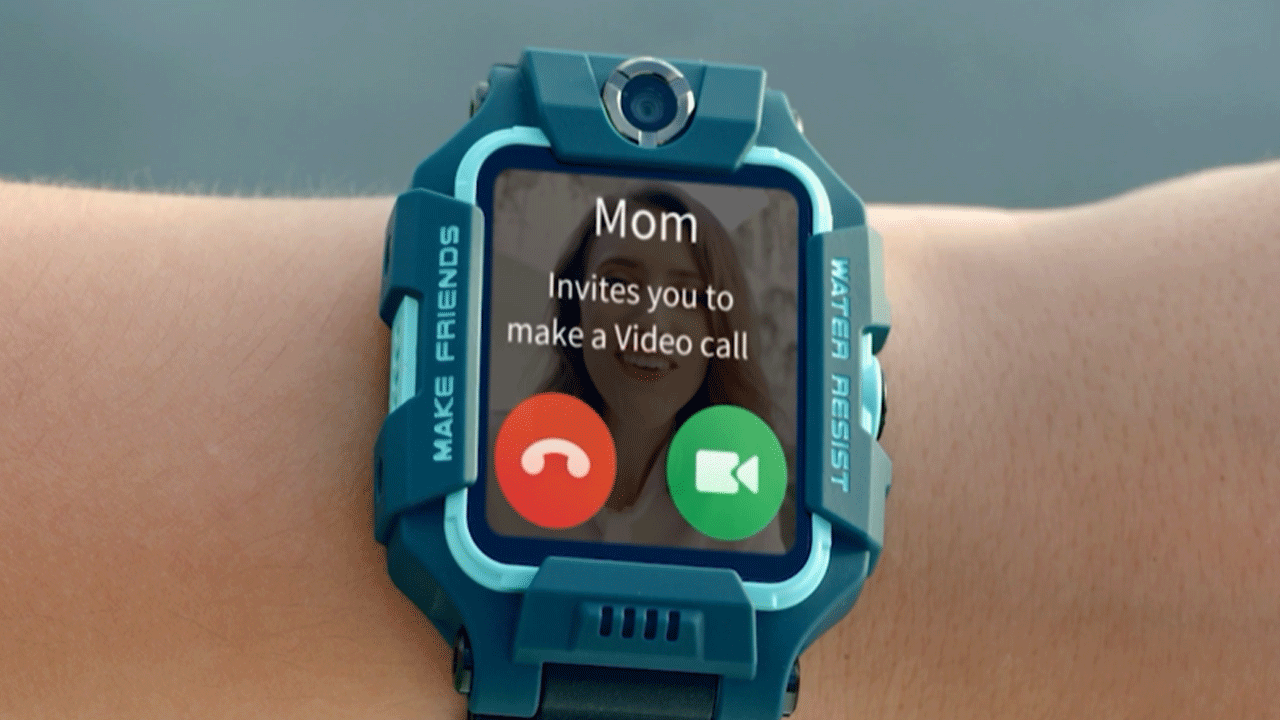 ఈ వాచ్‌లో ప్రత్యేకంగా ఇన్‌బిల్ట్‌ కెమెరాను అందించారు. 2 మెగాపిక్సెల్ ఫ్రంట్‌, 5 మెగాపిక్సెల్స్‌ బ్యాక్‌ కెమెరాను అందించారు. ఇందులో 4జీబీ ఇంటర్నల్‌ స్టోరేజీని అందించారు. 4G, వైఫై కనెక్టివిటీ ఇందులో ఇచ్చారు. 