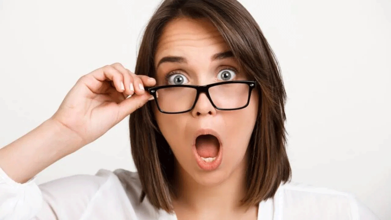 వేరుశెనగ నూనె కూడా ఈ మచ్చలను తొలగించడంలో సహాయపడుతుంది. రాత్రి పడుకునే ముందు వేరుశెనగ నూనెతో ముక్కు ఇరువైపులా మసాజ్ చేయాలి. ఇలా చేస్తే క్రమంగా మచ్చలు తొలగిపోతాయి. చర్మ సమస్యలకు అలోవెరా జెల్కు మించిన ప్రత్యామ్నాయం మరొకటి లేదు.