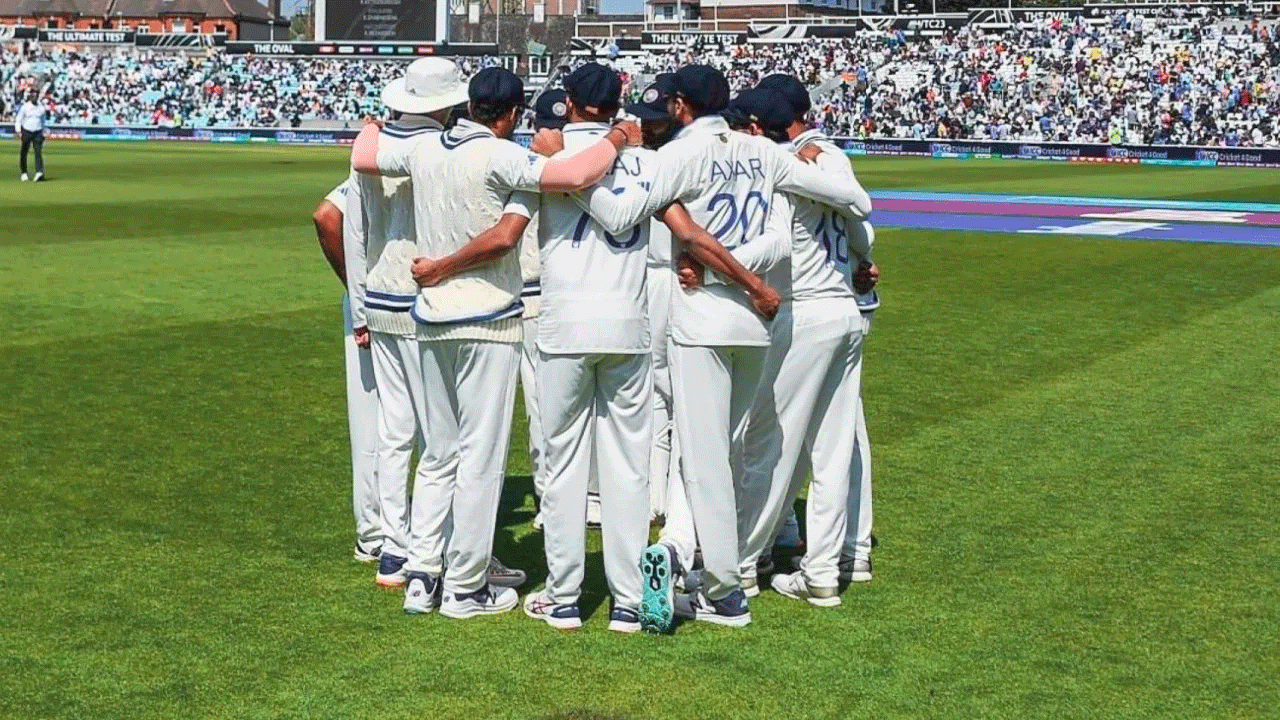 టీమ్ ఇండియా: రోహిత్ శర్మ (కెప్టెన్), జస్ప్రీత్ బుమ్రా (వైస్ కెప్టెన్), యస్సవి జైస్వాల్, అభిమన్యు ఈశ్వరన్, శుభ్మన్ గిల్, విరాట్ కోహ్లీ, కేఎల్ రాహుల్, రిషబ్ పంత్ (వికెట్ కీపర్), సర్ఫరాజ్ ఖాన్, ధ్రువ్ జురెల్ (వికెట్ కీపర్), ఆర్ అశ్విన్, జడేజా, మహ్మద్ సిరాజ్, ఆకాశ్ దీప్, పర్షిద్ కృష్ణ, హర్షిత్ రానా, నితీష్ కుమార్ రెడ్డి, వాషింగ్టన్ సుందర్. రిజర్వ్లు: ముఖేష్ కుమార్, నవదీప్ సైనీ, యశ్ దయాల్.