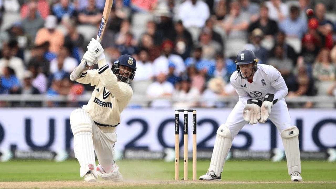 ఇక మరో స్టార్‌ ఆల్‌రౌండర్‌ వాషింగ్టన్‌ సుందర్‌ టెస్టుల్లో తన మొట్టమొదటి సెంచరీ సాధించాడు. అది కూడా ఇంగ్లాండ్‌ లాంటి ఒక స్ట్రాంగ్‌ టీమ్‌పై వాళ్లు సొంత గడ్డపై ఇంత అద్భుతమైన ఇన్నింగ్స్‌ ఆడాడు. 