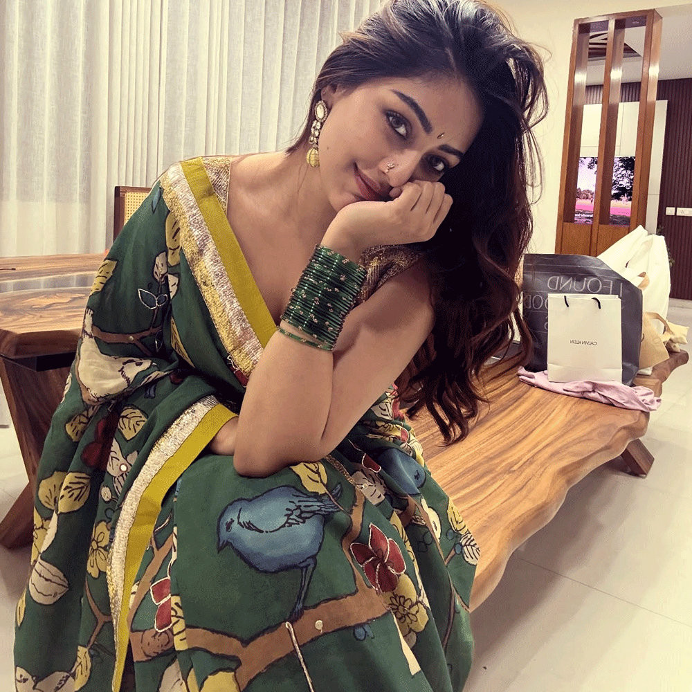 అనంతరం పలు విజయంతమైన చిత్రాల్లో నటించిన ఈ క్యూట్ హీరోయిన్ ప్రస్తుతం తెలుగుతో పాటు తమిళ సినిమాల్లో బిజీగా నటిస్తోంది. తర్వాత ఆమె పవన్ కళ్యాణ్తో "అజ్ఞాతవాసి", అల్లు అర్జున్తో "నా పేరు సూర్య" వంటి తెలుగు చిత్రాలలో నటించింది, అయితే ఈ చిత్రాలు ఆశించిన విజయం సాధించలేదు.