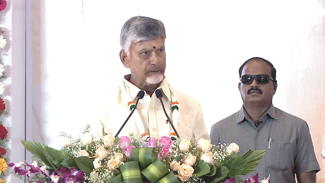 CM Chandrababu: విజయవాడలో ఖాదీ సంత కార్యక్రమం..  ముఖ్య అథితిగా హాజరైన సీఎం చంద్రబాబు