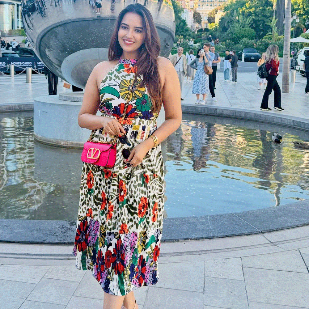 2016లో "తుంటరి" చిత్రం ద్వారా చలనచిత్ర రంగంలోకి ప్రవేశించింది, కానీ ఈ చిత్రం విజయం సాధించలేదు. కానీ నటన పరంగా మంచి మార్కులు కొట్టేసింది ఈ చిన్నది. ఇక రంగస్థలం సినిమాలో నటించి ఆకట్టుకుంది.