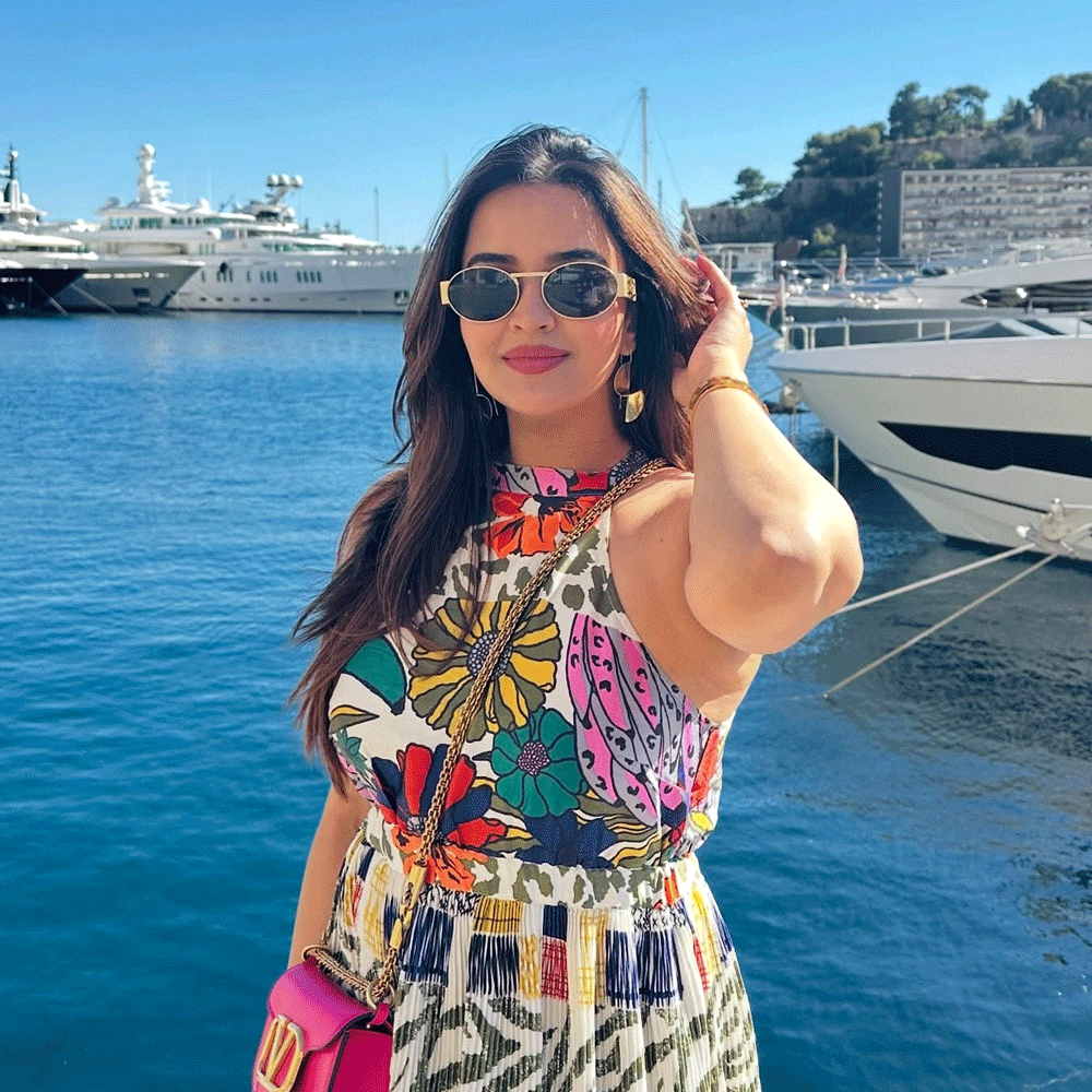 ప్రస్తుతం ఈ ముద్దుగుమ్మ పవన్ కళ్యాణ్తో "హరిహర వీరమల్లు" చిత్రంలో ఒక ప్రత్యేక గీతంలో నటించిందని తెలుస్తుంది. ఇక సోషల్ మీడియాలో ఈ చిన్నది చాలా యాక్టివ్ గా ఉంటుంది. రెగ్యులర్ గా ఫోటోలు వీడియోలు షేర్ చేస్తూ ప్రేక్షకులను ఆకట్టుకుంటుంది.