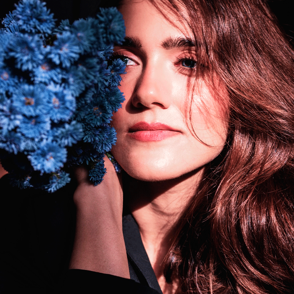 ఈ నగరానికి ఏమైంది సినిమా హిట్ అయినప్పటికీ సిమ్రాన్ చౌదరికి ఆశించిన స్థాయిలో అవకాశాలు మాత్రం రాలేదు. దాంతో అంతగా క్రేజ్ కూడా తెచ్చుకోలేకపోయింది ఈ ముద్దుగుమ్మ. విశ్వక్ సేన్ సరసన నటించిన సిమ్రాన్ చౌదరి నటన పరంగా, అందం పరంగా మెప్పించింది. హీరోయిన్ గా గుర్తింపు దక్కించుకుంది.