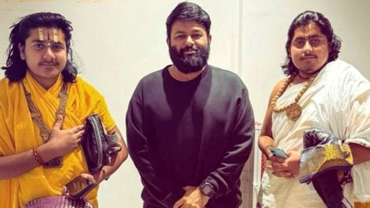 స్పీకర్లు పగిలిపోవడంకాదు.. థియేటర్లు తగలబడిపోతాయ్..! తమన్ ఎదో పెద్దగానే ప్లాన్ చేస్తున్నాడు మావ