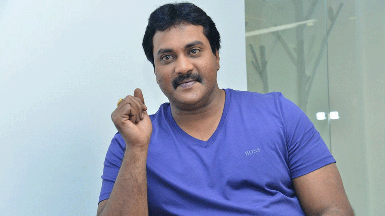 Sunil : కొడుకు సినిమాల్లోకి ఎంట్రీ.. కూతురు ఏం చేస్తుందంటే.. ఫస్ట్ టైమ్ ఫ్యామిలీ గురించి చెప్పిన సునీల్..